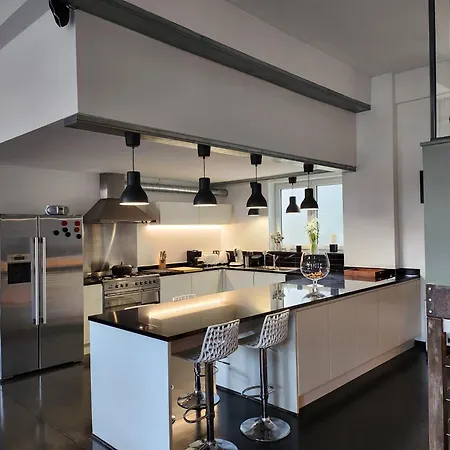 Superbe Loft De Caractere Avec Garage A 10' Du Centre Apartamento